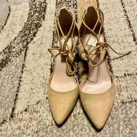 Kelly & Katie Nude Valdes Heels - Picture 2 of 8